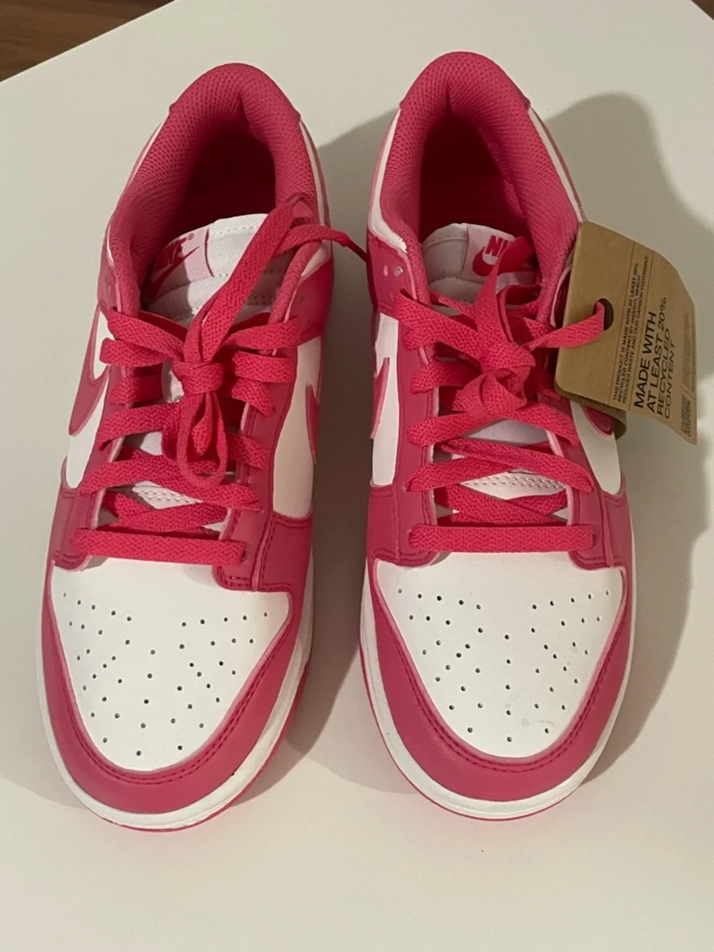 Nike White and Hot Pink Low-Top Sneakers size 7.5 - Picture 2 of 5